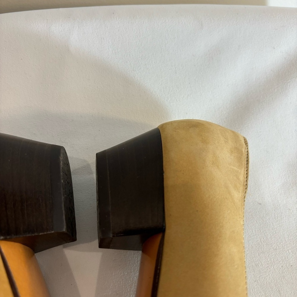 SALVATORE FERRAGAMO Sz 6AA Slip On Low Heel Suede Bow Toe Cap Metal Plaquette - Picture 5 of 11